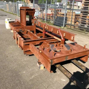 Industriestahlrahmen vor der Lackierung – Vorbereitung zur Industrielackierung bei der Lackiererei in Schmallenberg.